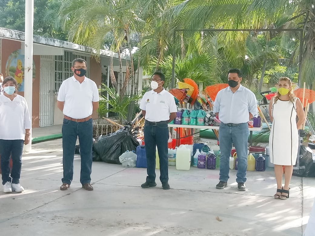 Supervisan escuelas de la zona norte de Quintana Roo ante regreso a clases de manera presencial
