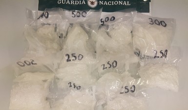 Guardia Nacional localiza cerca de cuatro kilos de aparente crystal en el camarote de un tractocamión