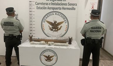 Binomios Caninos de la Guardia Nacional localizan aparente crystal oculto dentro de una pieza automotriz