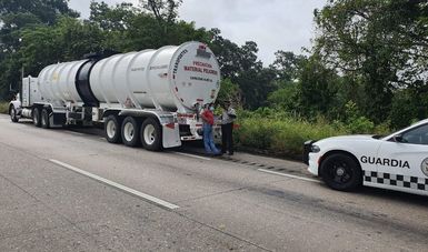 Guardia Nacional asegura 44 mil litros de hidrocarburo en carretera de Tabasco