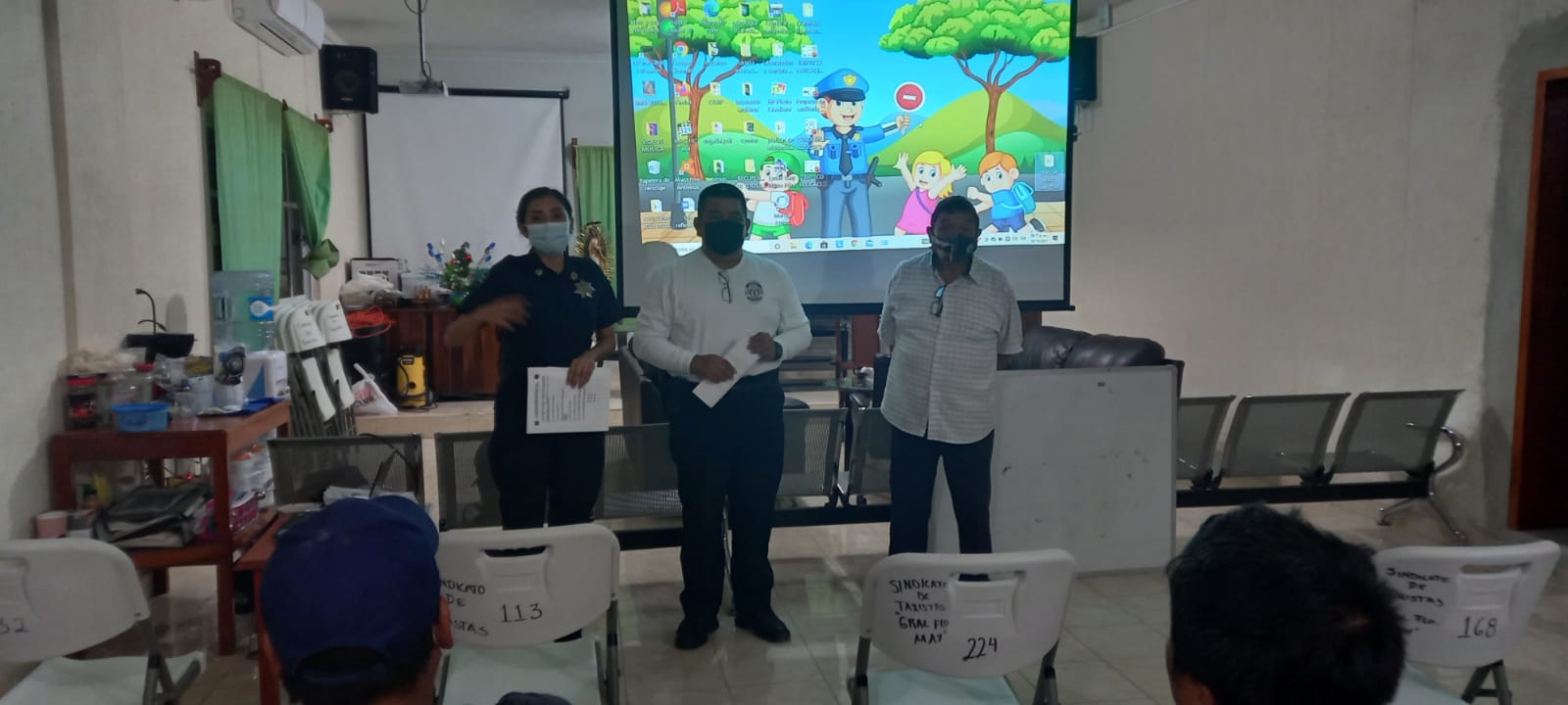 Imparten cursos de educación vial a conductores de vanes en FCP