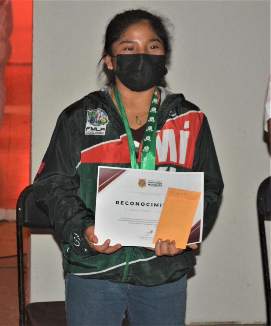 Homenajean a sub-campeona mundial de levantamiento de pesas de Morelos