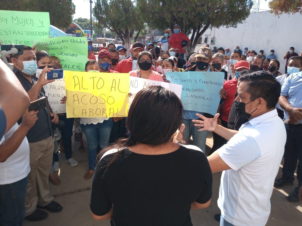 Se manifiestan trabajadores sindicalizados, denuncian acoso y violación a sus derechos laborales