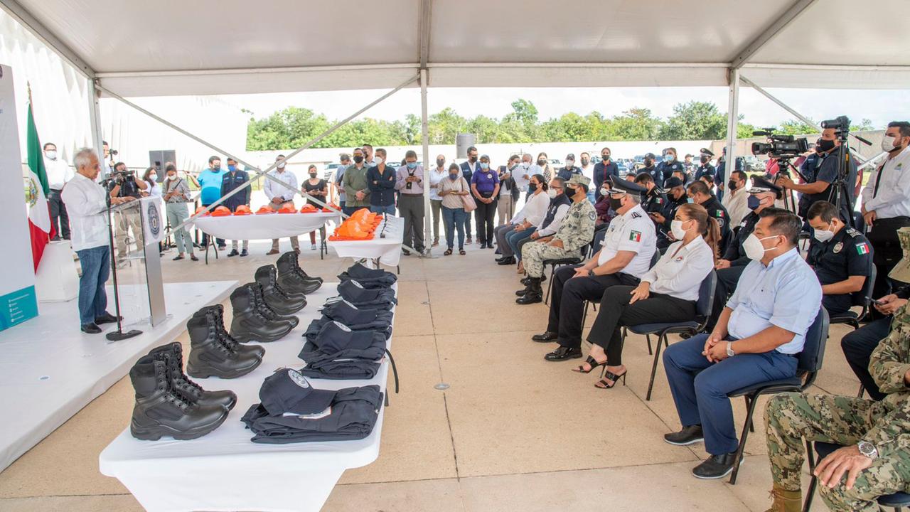 Policía de Tulum recibe equipamiento en el marco de la Coordinación de Acciones Policiales con la SSP