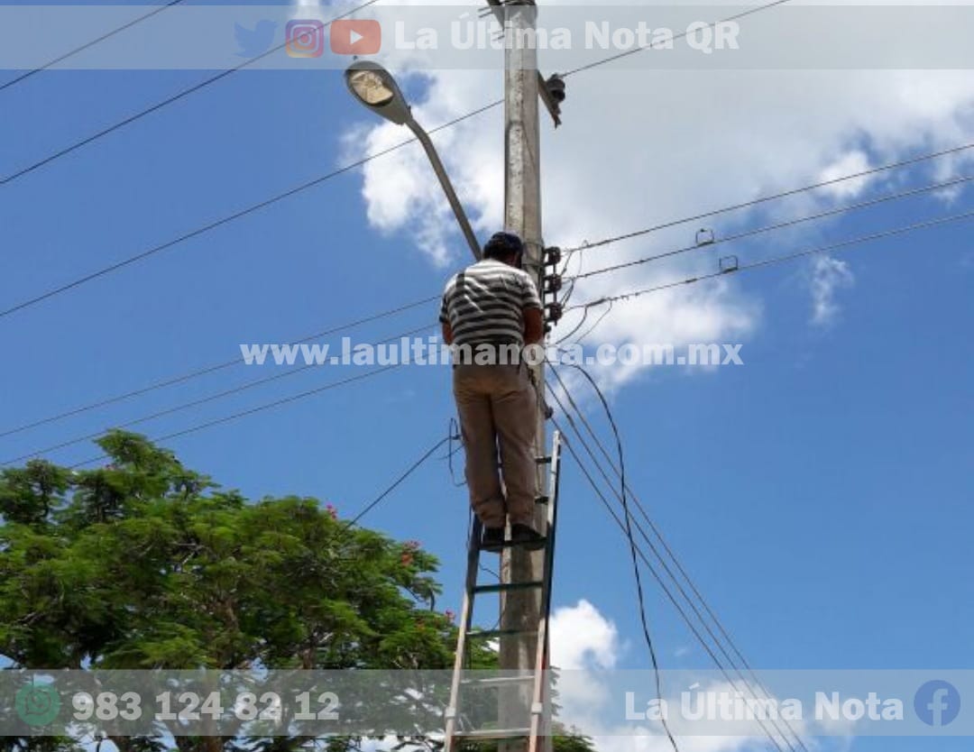 Roban cables, luces y reflectores de alumbrado público en FCP