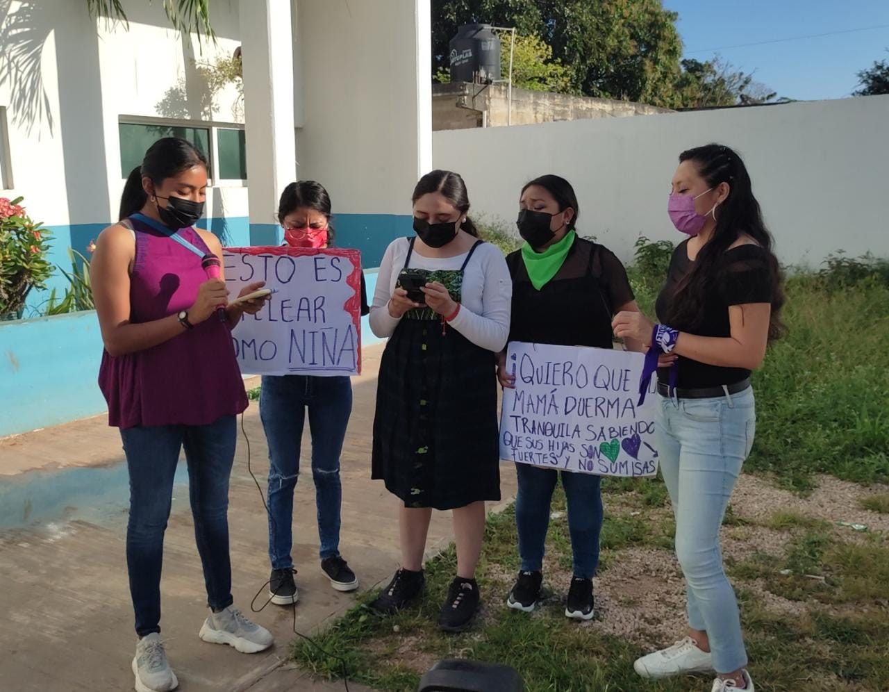 Pese a poca respuesta, feministas marchan en JMM y exigen sus derechos