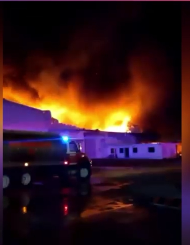 ASI SE VIO EL FUERTE INCENDIO EN EL SUR DE MÉRIDA; NO HUBO LESIONADOS