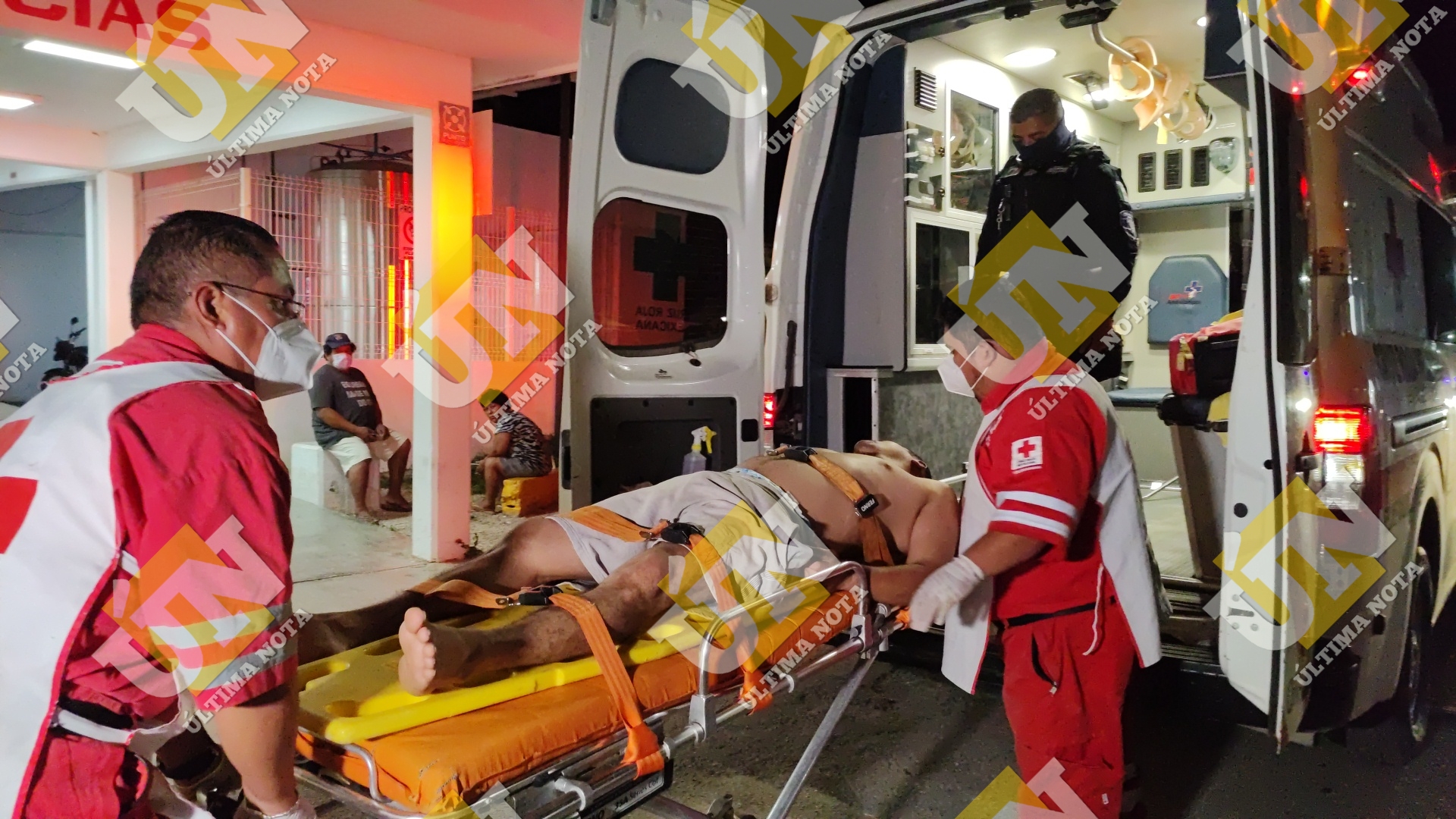 Se salva de milagro al intentar colgarse en su celda