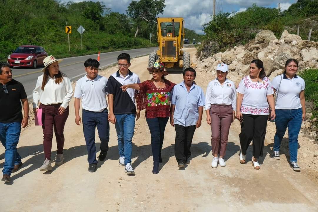 Mara Lezama y Mary Hernández supervisan construcción de ciclopista prometida en Chunhuhub