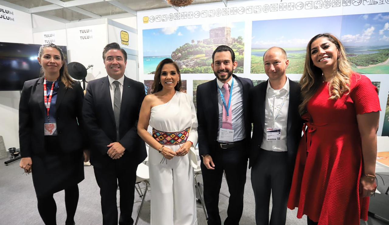 Visita Mara Lezama stand de Tulum en la FITUR 2023