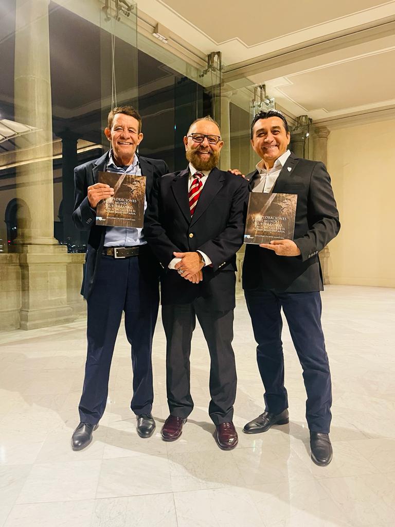Presentan obra editorial del Gran Acuífero Maya en el Castillo de Chapultepec