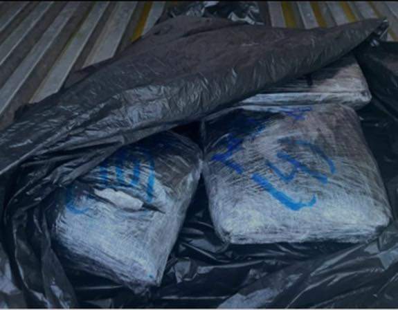 Ejército Mexicano, Guardia Nacional, Agencia Estatal de Investigación y Policía Municipal aseguraron 50 kilogramos de posible metanfetamina en Chihuahua.