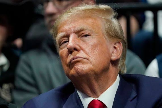 Ex presidente Trump busca fondos para 2024 en medio de polémicas