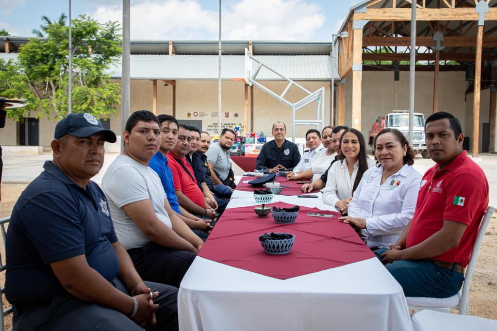 Felipe Carrillo Puerto contará con Bomberos mejor equipados: Mary Hernández