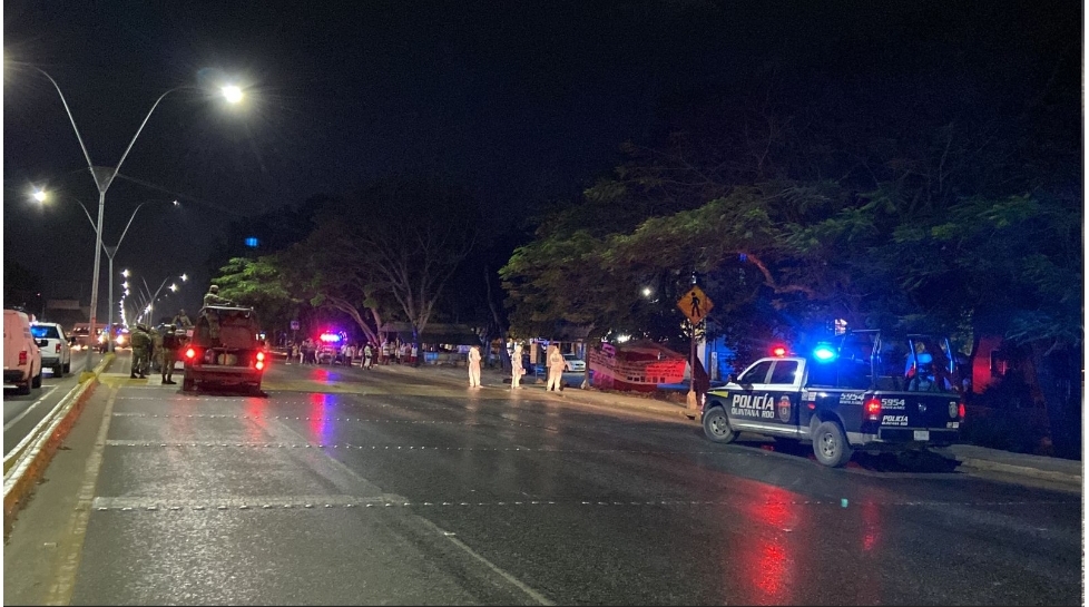 Dejan tres cabezas y una narcomanta frente a guarnición militar de Cancún