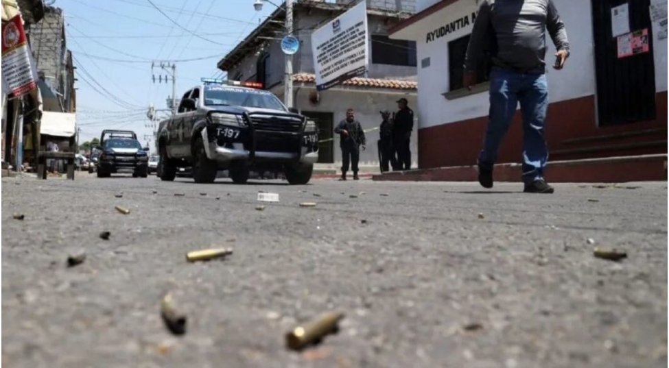 Bebé de brazos sobrevive a ataque armado en el que murieron su madre y su hermana