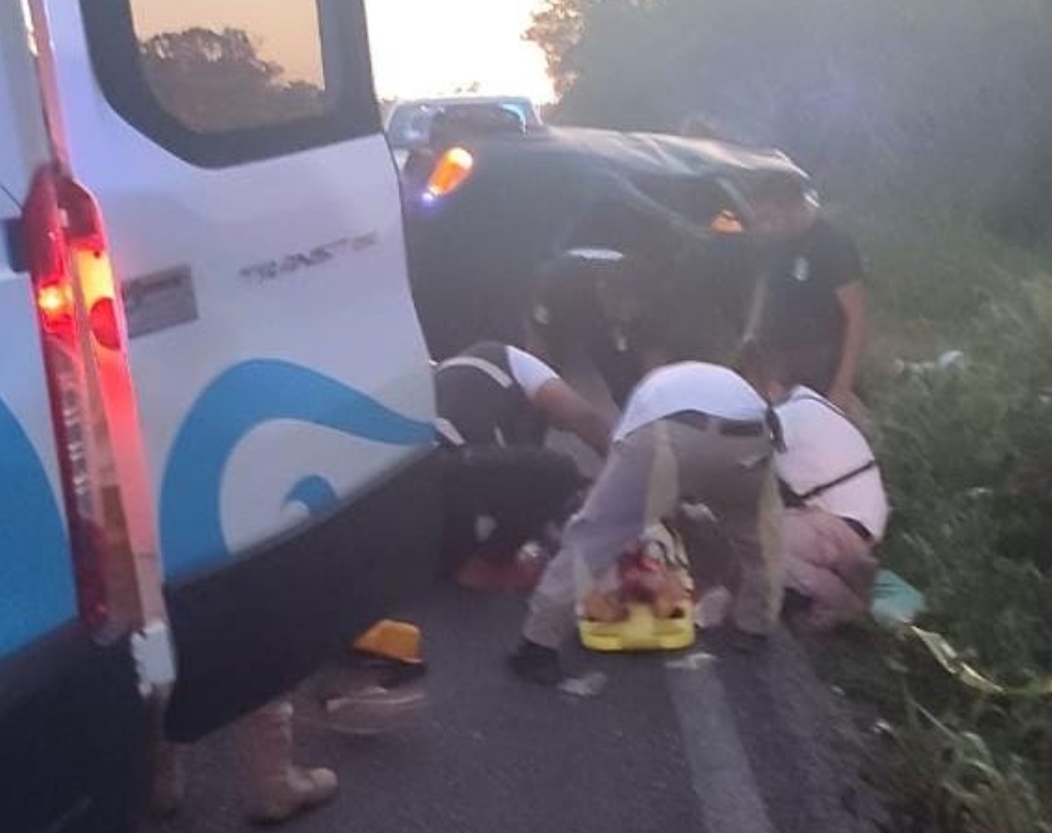 Muere menor en choque contra un camión de carga en Nuevo Xcan; hay tres heridos