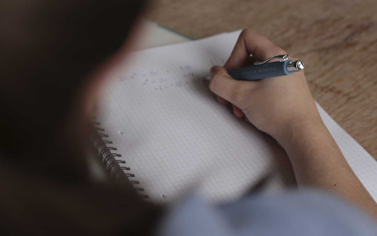 China: Hombre reprueba nuevamente el examen de acceso a la universidad tras 27 intentos