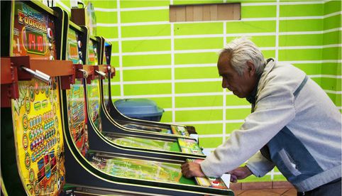 Le cortan los dedos con un machete a hombre que jugaba maquinitas en Mazatlán