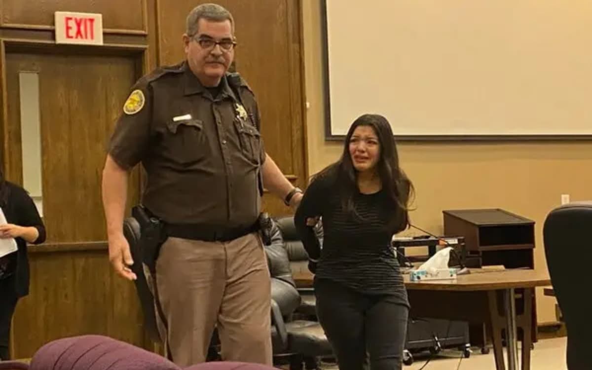 Condenan a 3 meses de prisión a joven de 19 años por abortar en EU