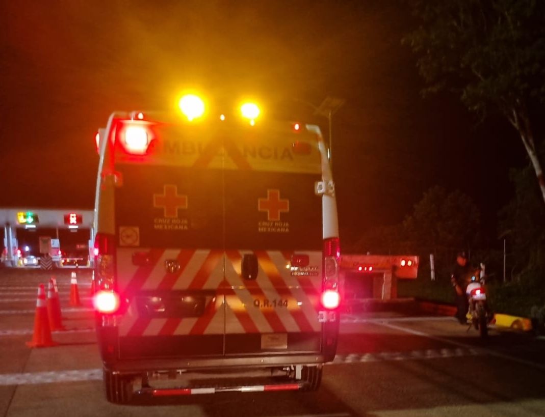 Hombre muere de un infarto al interior de su carro en Cancún