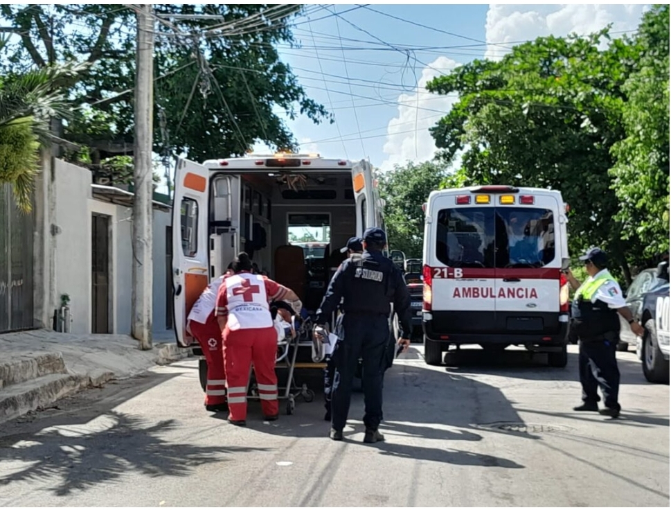 Turista chilena le clava cuchillo en cuello a compañera y se lanza de tercer piso, en Playa del Carmen