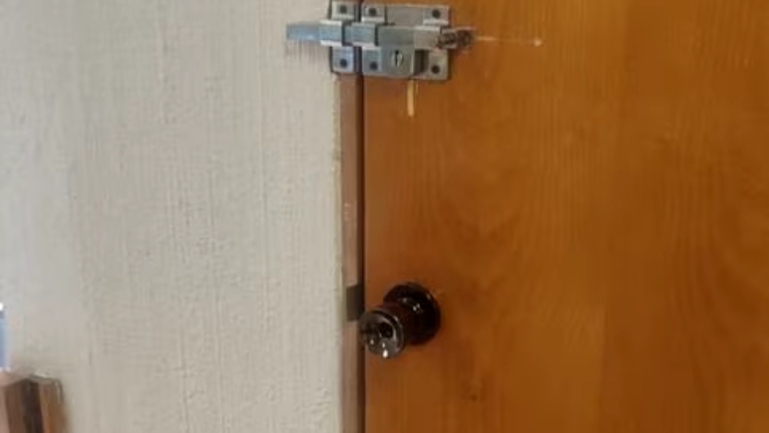 Encierran a reporteros en sala de prensa del INE