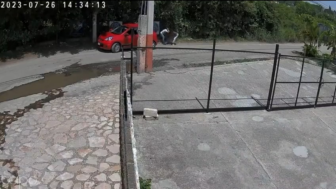 ¡Papá, papá! Captan intento de secuestro de una adolescente en Cuernavaca, Morelos