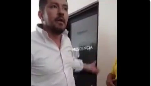 “No es mi pe…. estoy ocupado”, contesta alcalde a ciudadanos de Copainalá, Chiapas