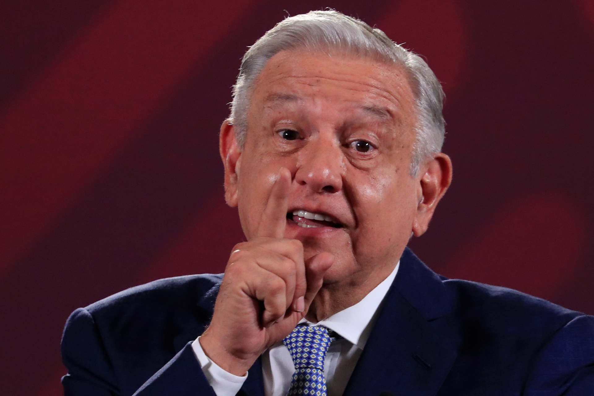 “Me quieren silenciar”: López Obrador tras orden del INE para que no hable del proceso electoral