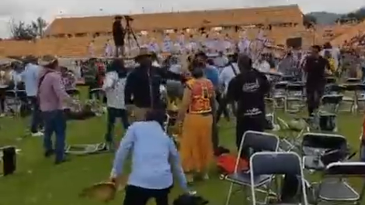 Diputado Irán Santiago involucrado en riña durante Guelaguetza de Sección 22 del SNTE