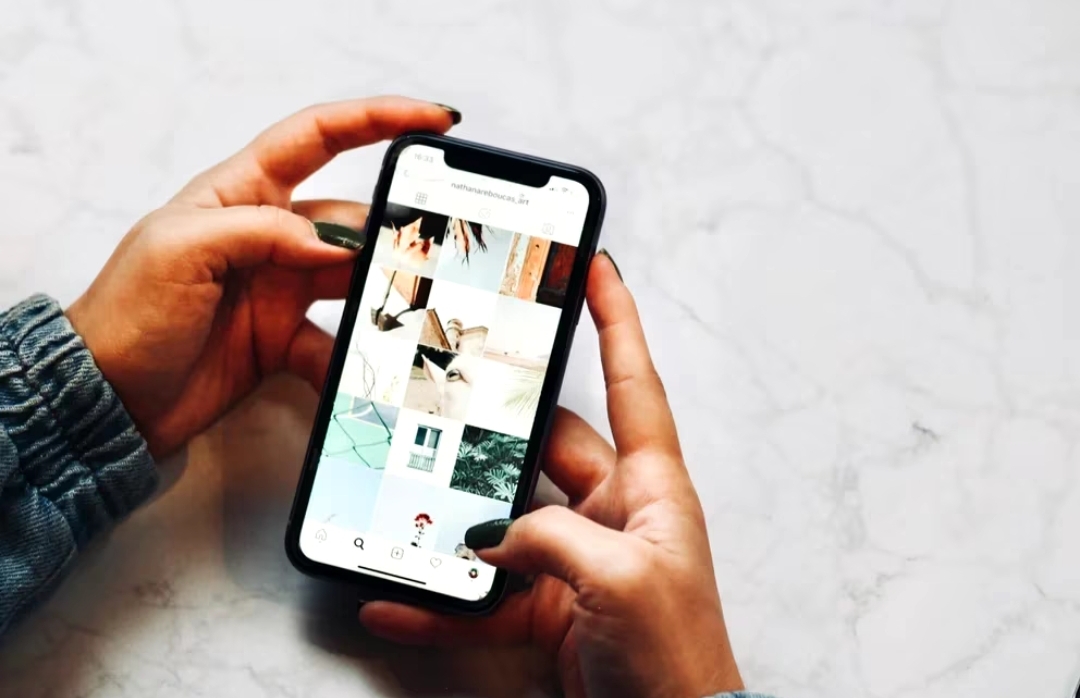 Una pareja vendió a su bebé para comprar un iPhone 14 y convertirse en influencer