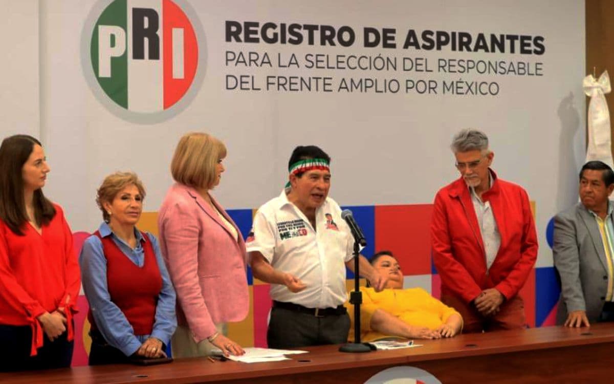 ‘Juanito’ se registra como aspirante del Frente Amplio por México