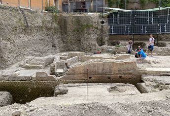 Descubren teatro del emperador Nerón al excavar para hacer un estacionamiento en Italia