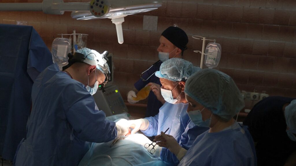 ¡Milagro! Unen la cabeza decapitada de un niño tras un accidente de tráfico