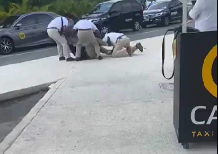 Protagonizan transportistas nueva riña en el Aeropuerto Internacional de Cancún