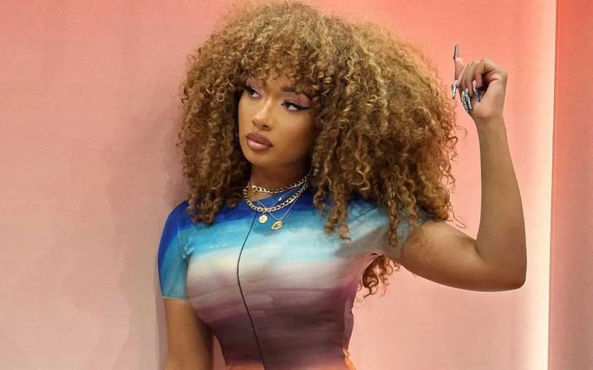 Dan diez años de cárcel a rapero por disparar a Megan Thee Stallion