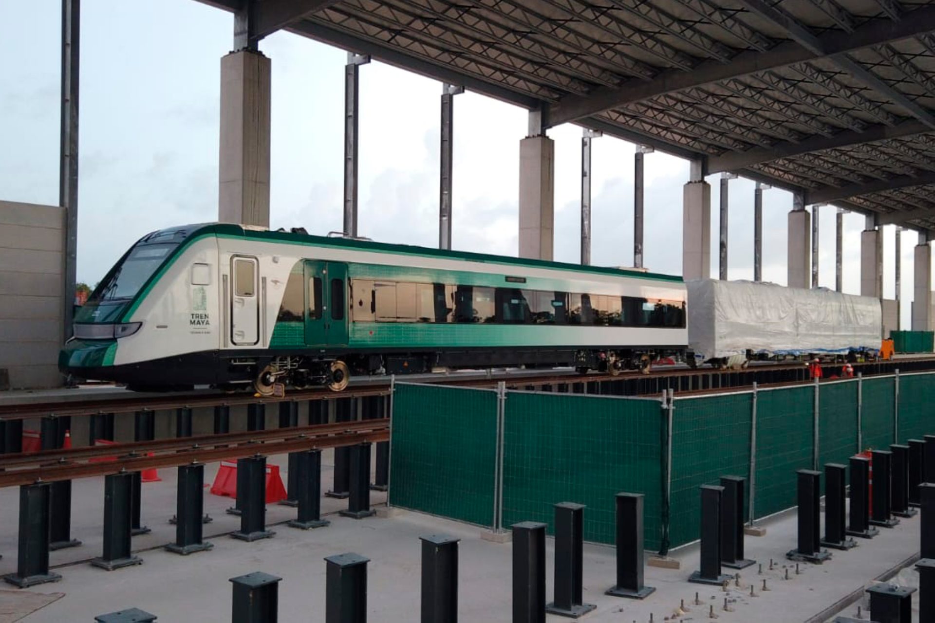 AMLO recorrerá con empresario Carlos Slim el Tren Maya