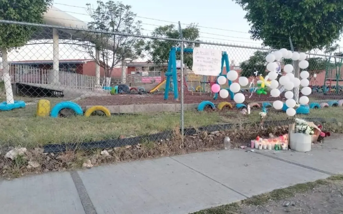 Niña de 5 años muere al atorarse en una resbaladilla del kínder en Querétaro