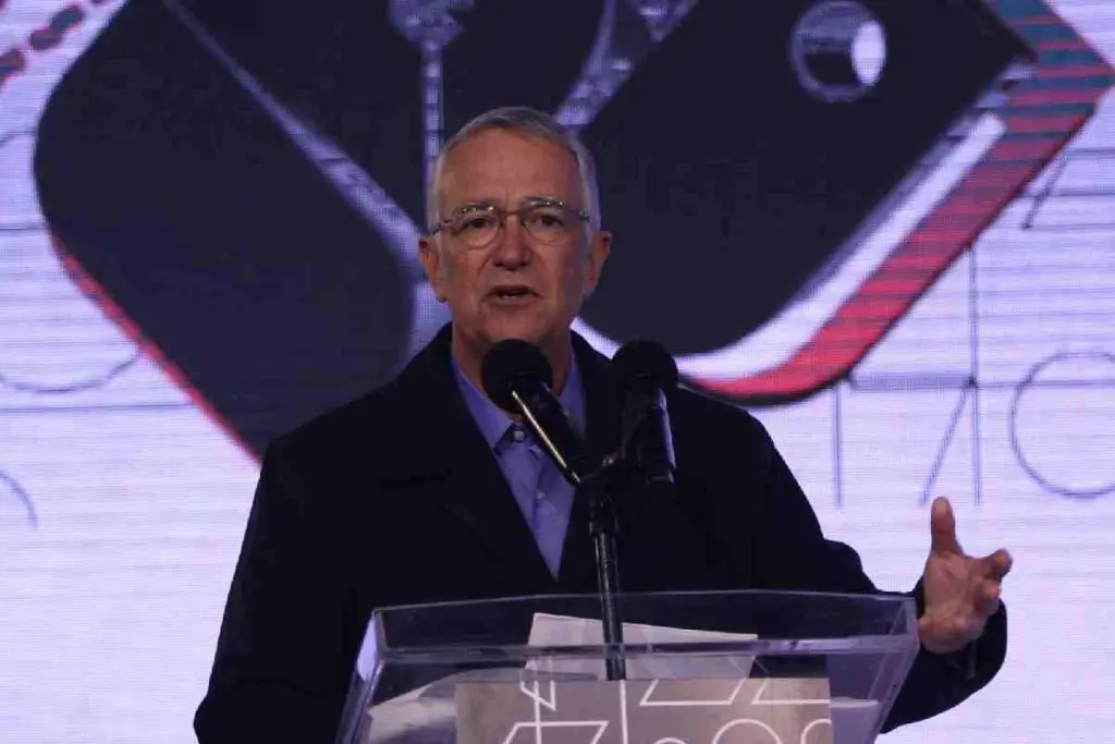 “No voy a borrar ni una coma”, responde Salinas Pliego al INE sobre orden de eliminar tuits hacia Citlalli; repite violencia contra senadora