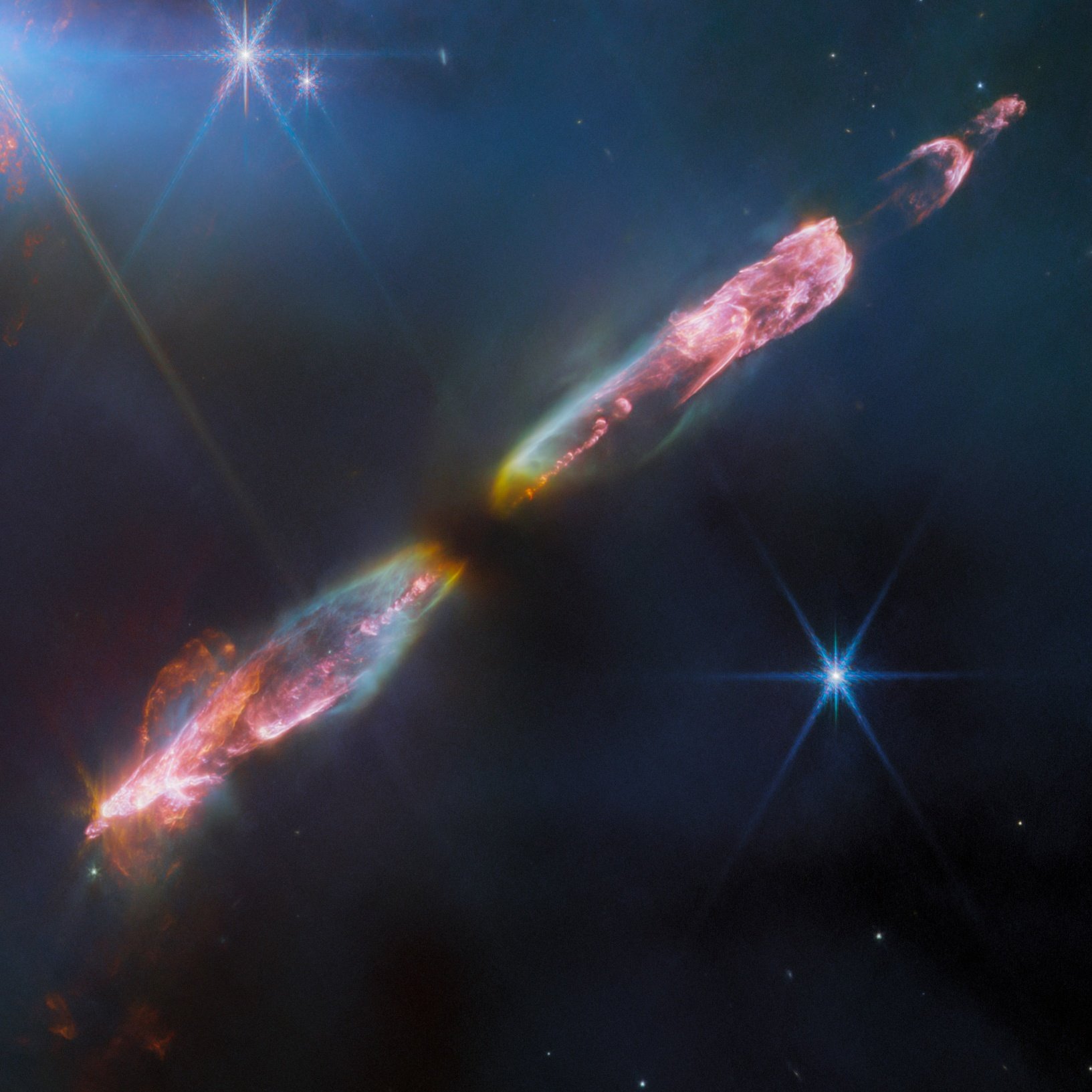 Telescopio James Webb capta impresionante foto de una estrella recién nacida