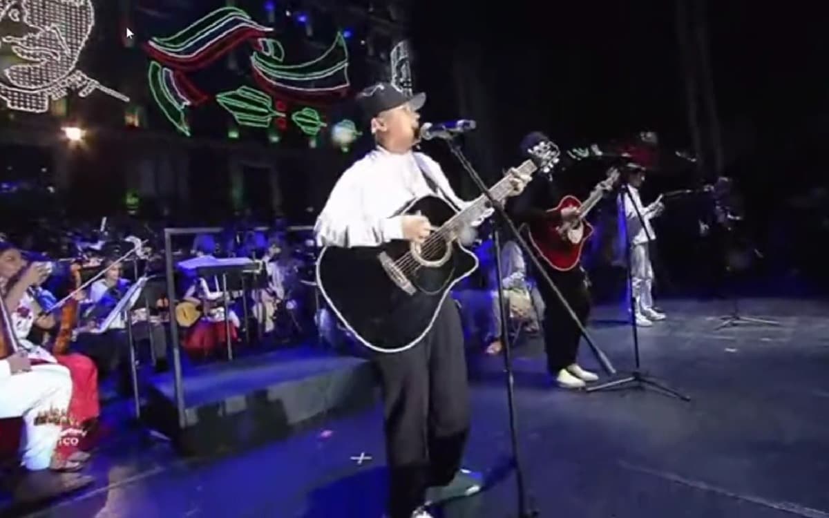 Rechifla y abucheos para Yahritza y su Esencia en el Zócalo