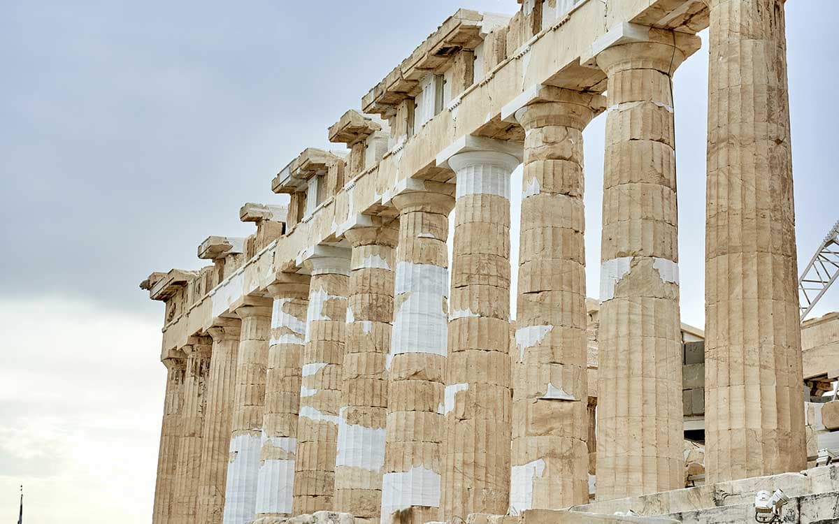Detienen a un turista acusado de robar dos fragmentos de mármol en la Acrópolis de Atenas