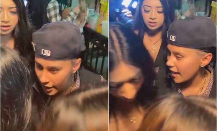 Captan a Yahritza intentando saludar a mujer y ella la rechaza con este gesto