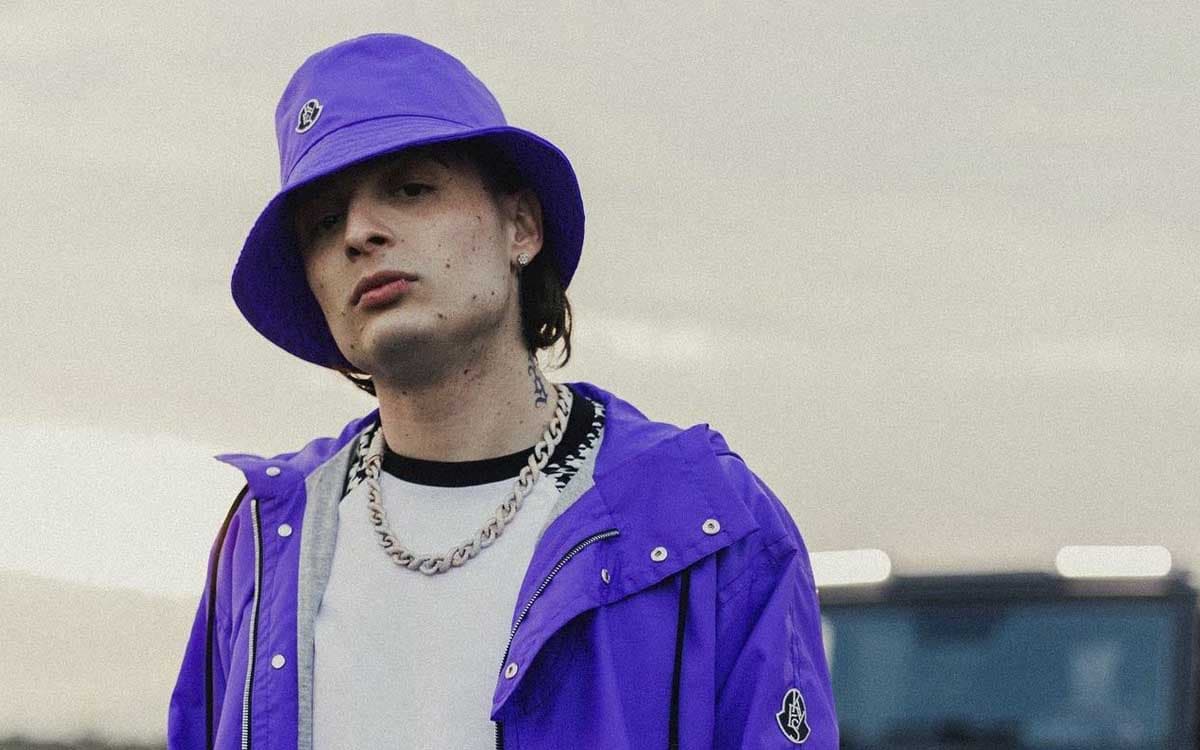 Detienen a una persona relacionada con las mantas de amenazas a Peso Pluma