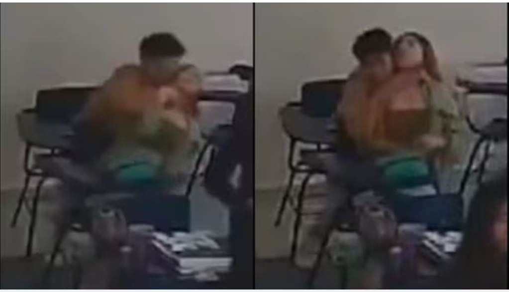 Estudiante aplica llave china a su compañera en salón de clases en Pachuca, Hidalgo