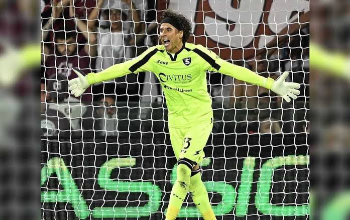Guillermo Ochoa pierde y se convierte en el portero más goleado de la Serie A