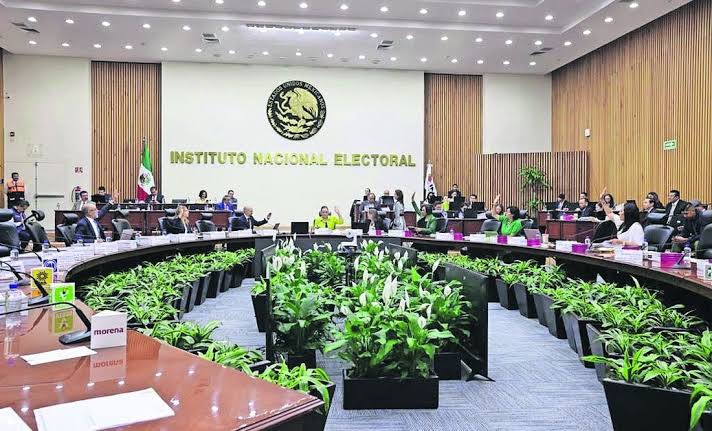 INE aprueba que los partidos políticos postulen a cinco mujeres en 2024