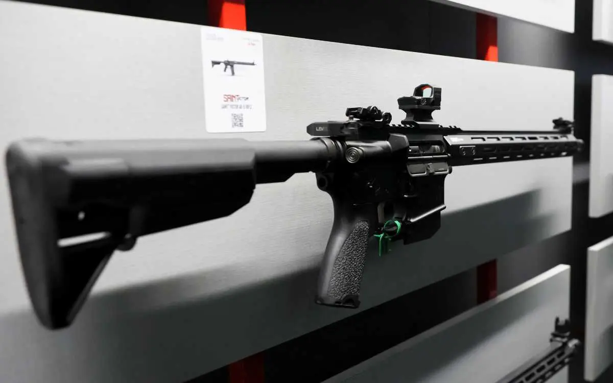 Funcionario de Estados Unidos traficó armas a México