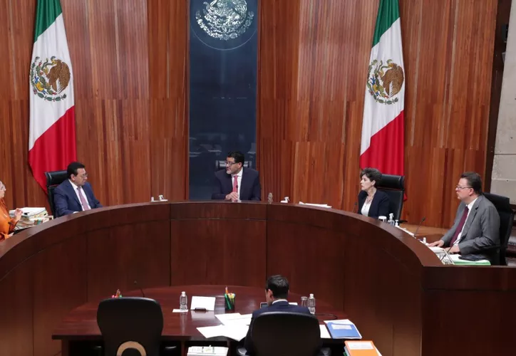 TEPJF ordena al Congreso y al IEQROO incluir a cargos públicos a personas LGBTQ+